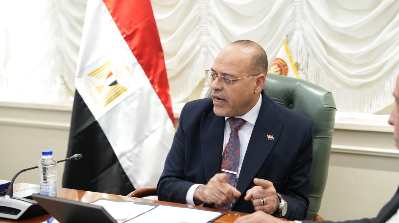 وزير القوى العامله 